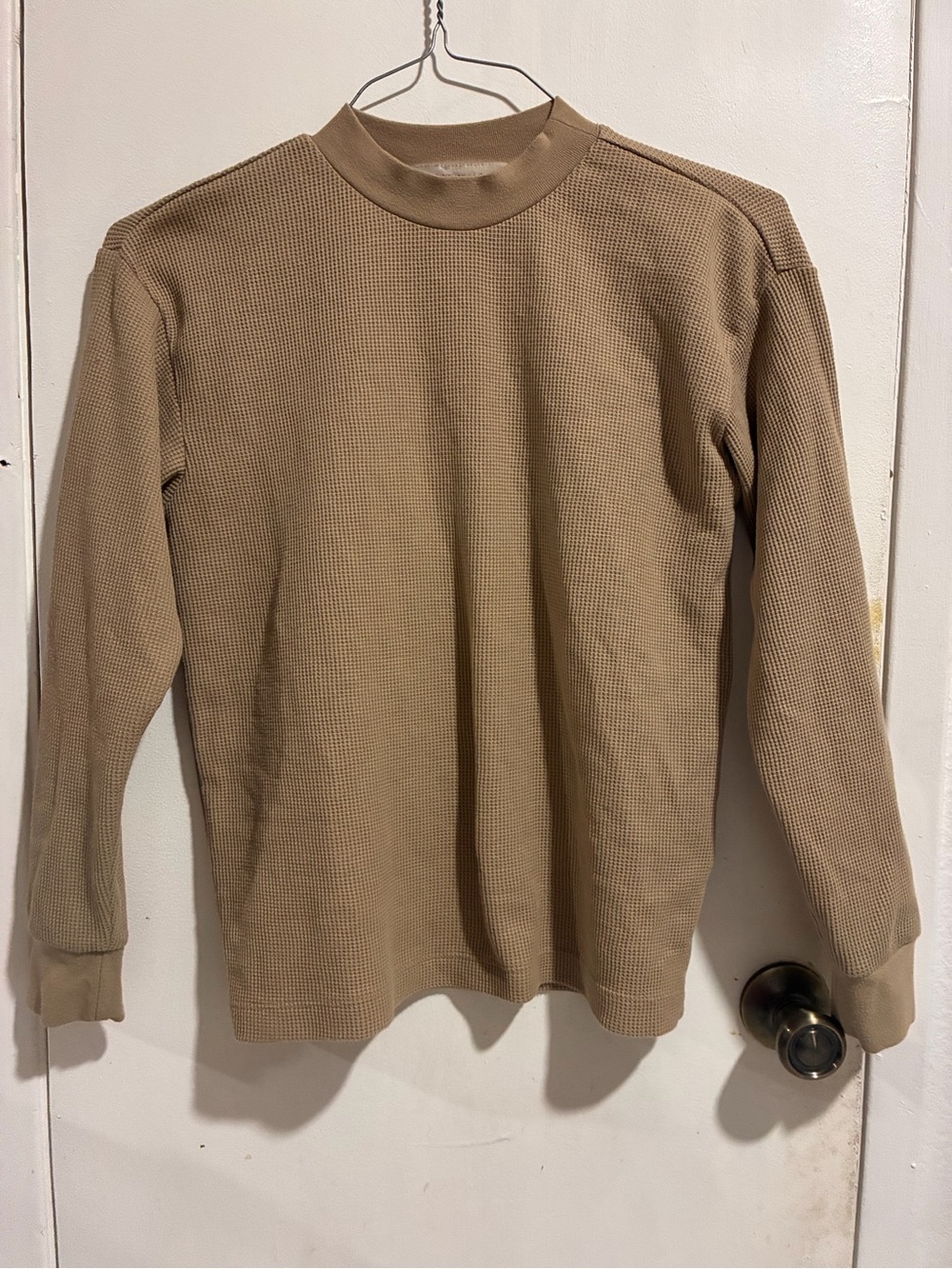 Essentials Men's Long-Sleeve Waffle long sleeve shirt — Beige/Tan